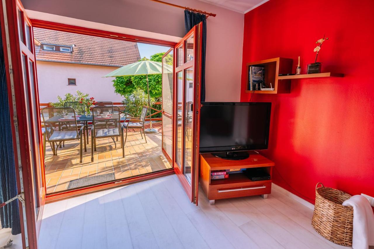 Sara-Lux Apartman Nyarliget Exterior photo